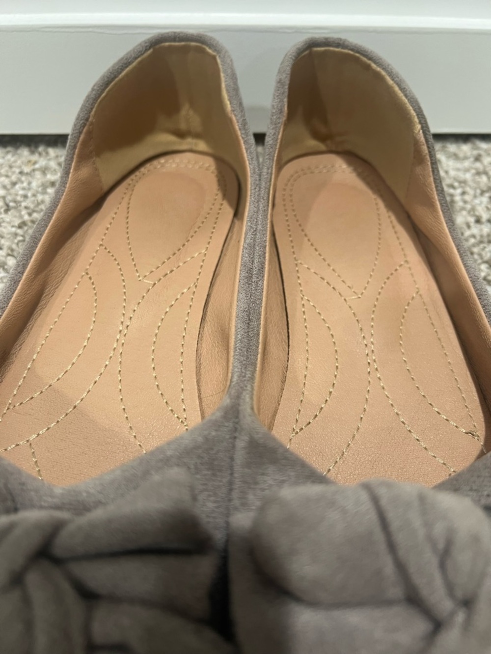Taupe Suede Ballet Flats Bow Detail Women’s Size 7.5 Comfortable - Picture 9 of 12